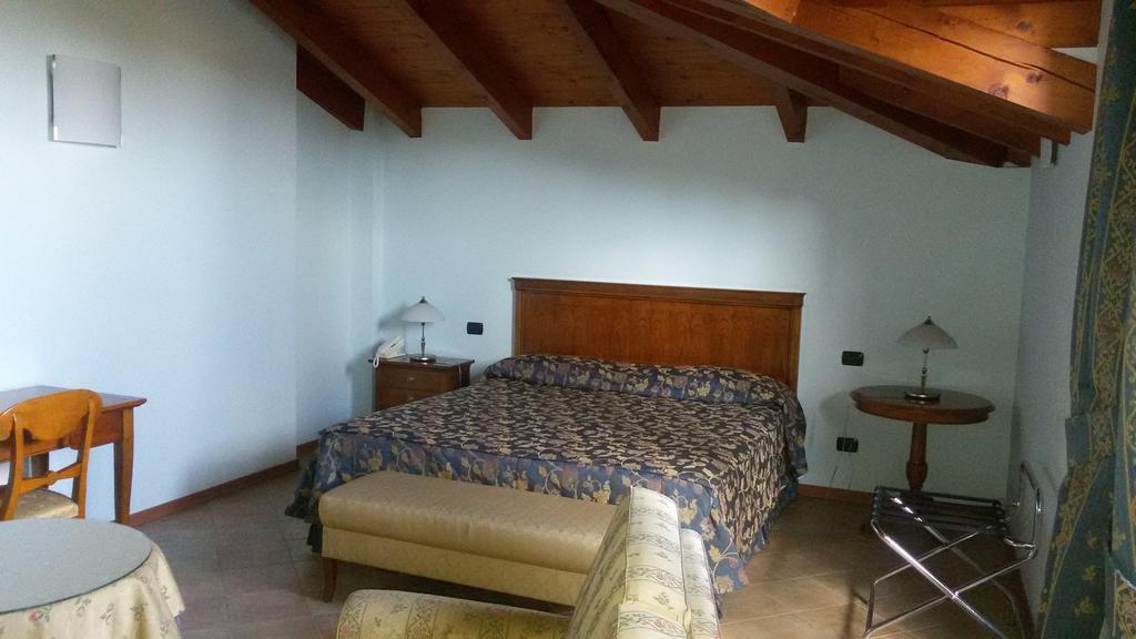La Locanda Del Melograno Moncalvo Pokój zdjęcie